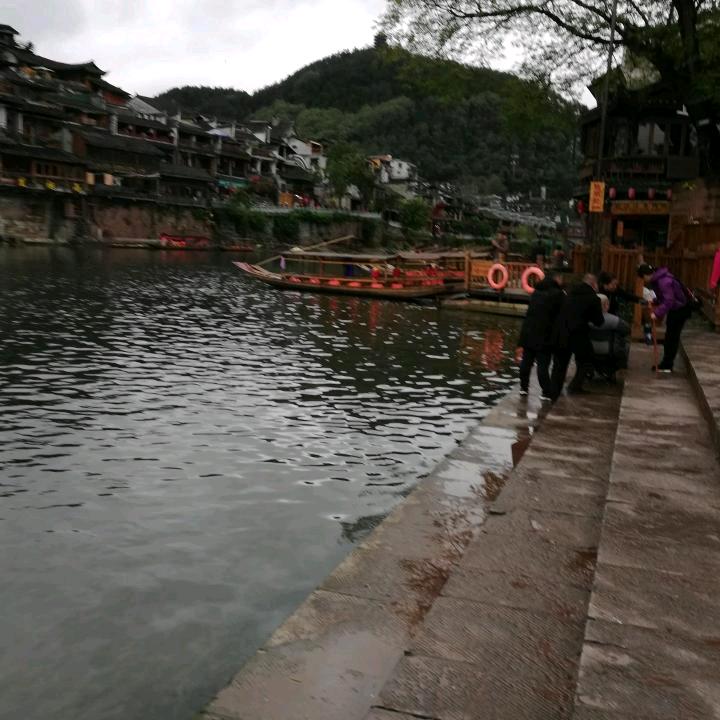 增添光辉