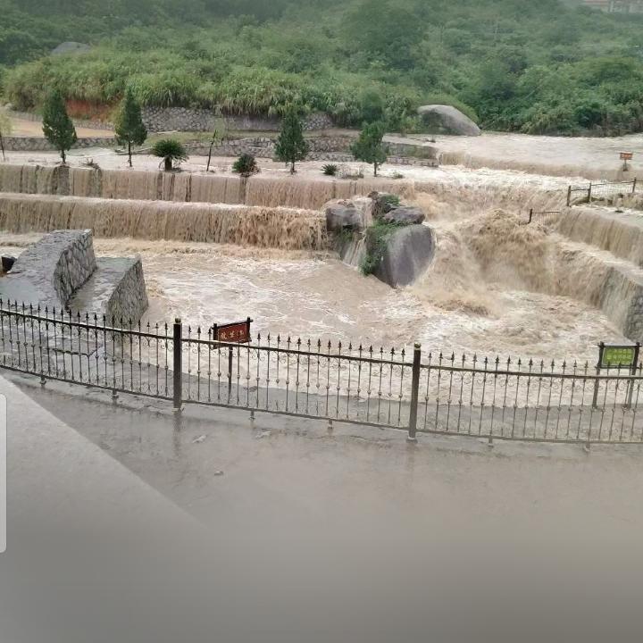 福如东海，寿比南山。