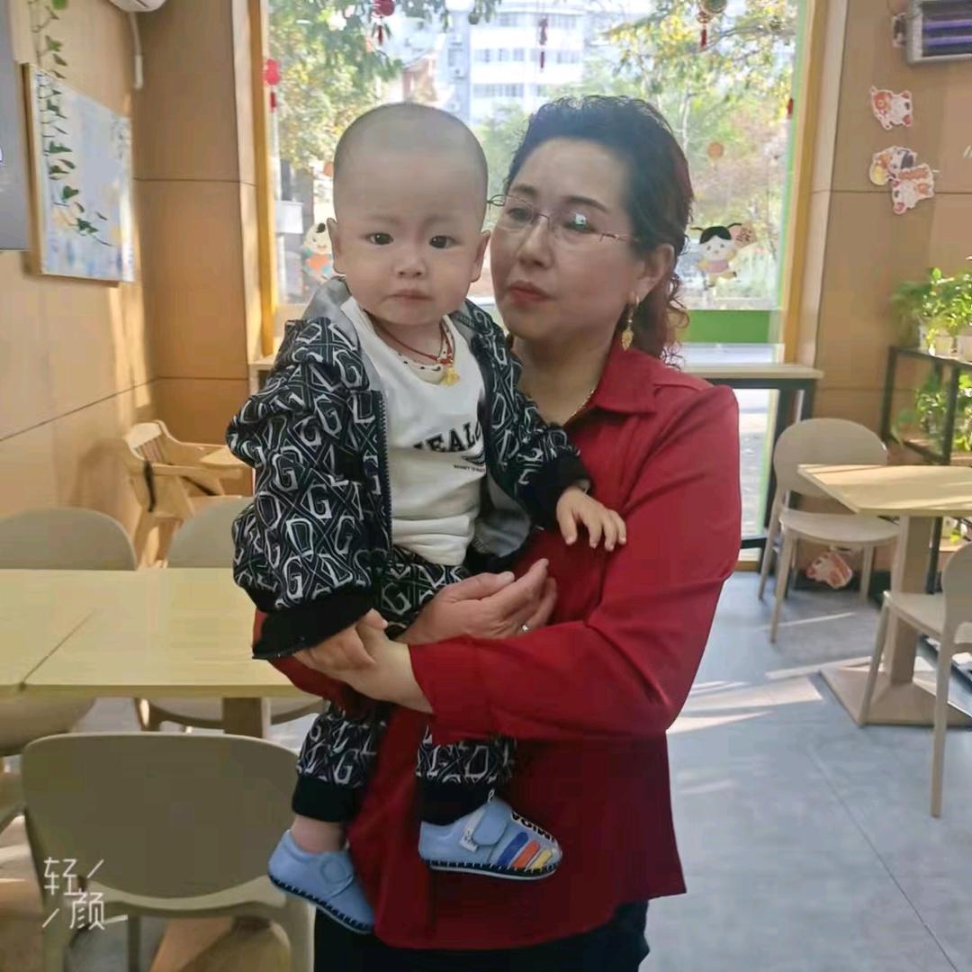 小英姐姐