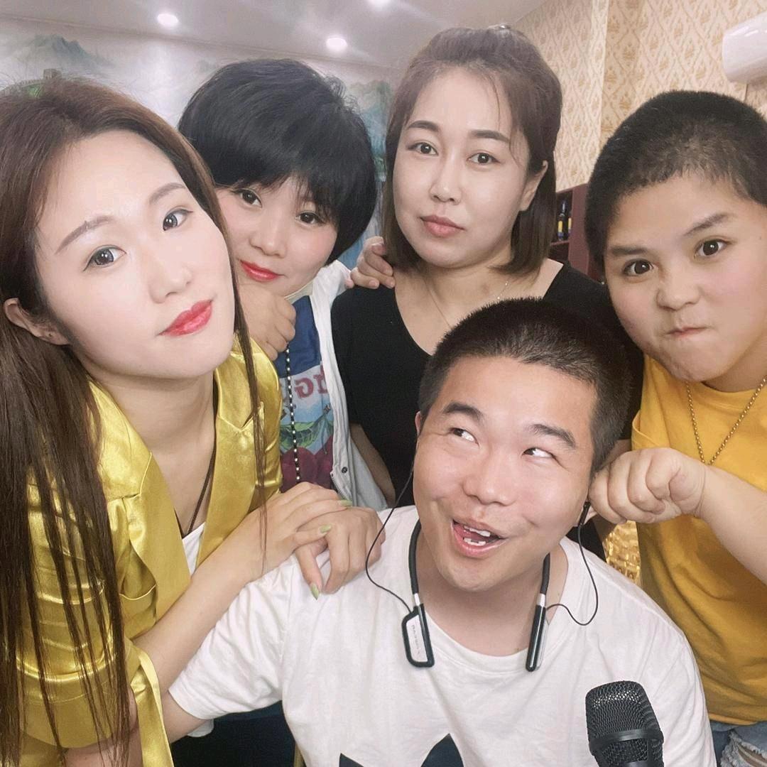 李来源快板第一人:)}
