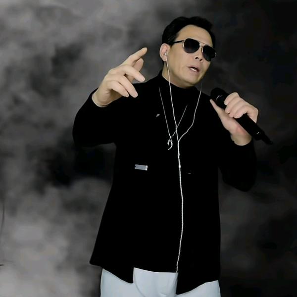 半江红🎤