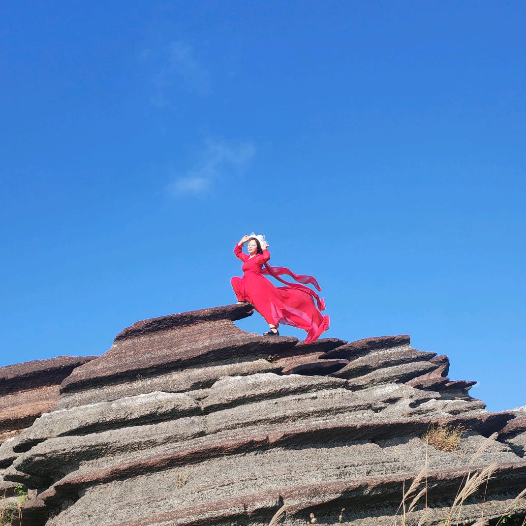 旅游小余爱跳舞