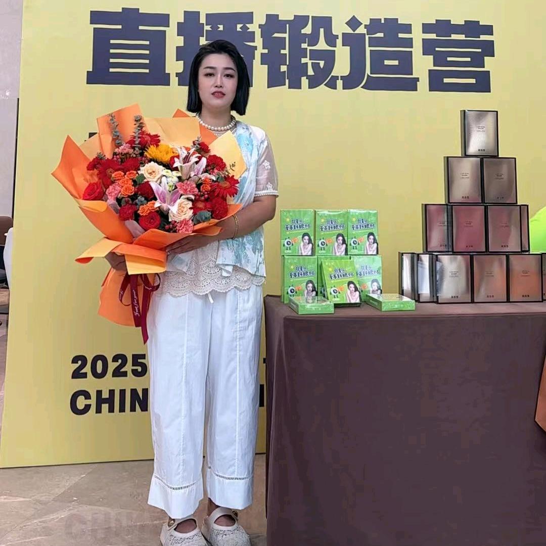 包头市东河区大红门服装城小庞燕南服装摊