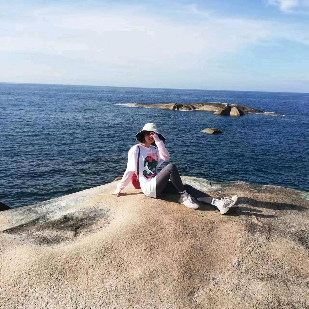 专业珠宝销售小姐姐