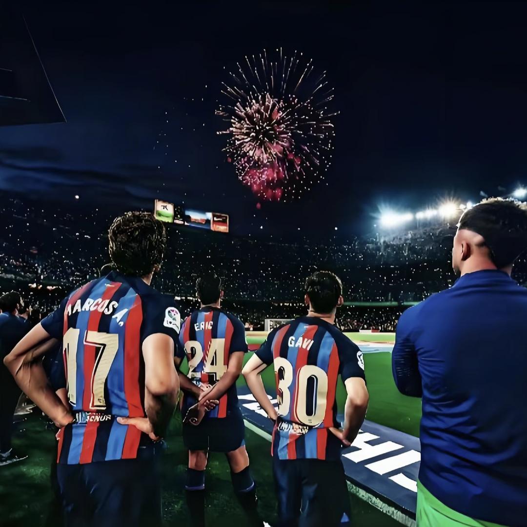 ㅤ─ 展开99+条回复 ⌵