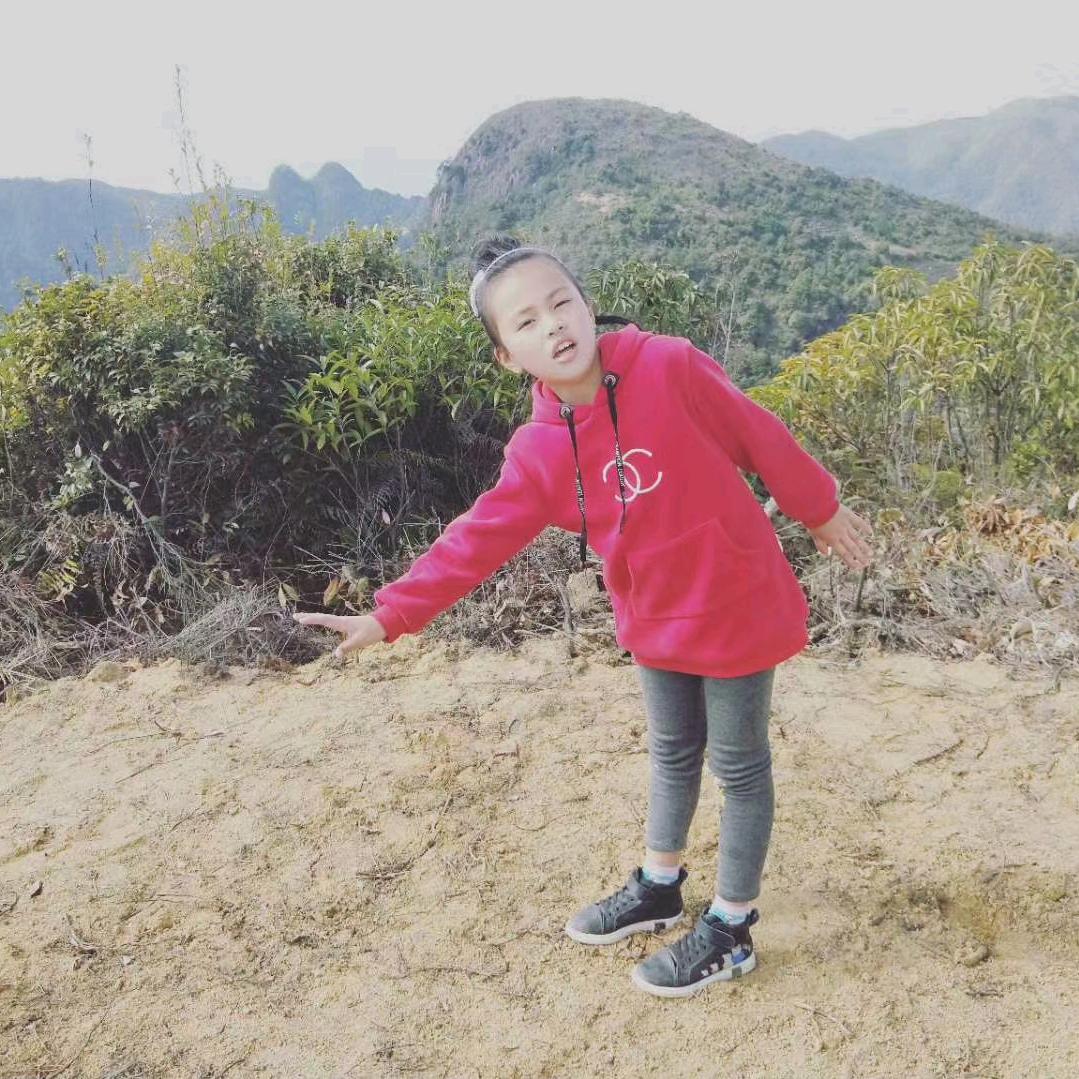 芯芯女装《商品在厨窗》