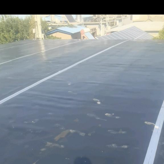 @龙输送带铺房顶