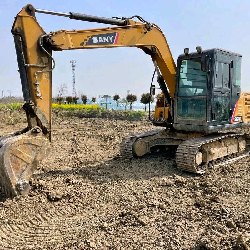 锋哥在农村开挖机