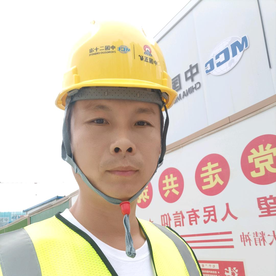 江苏沭阳人。