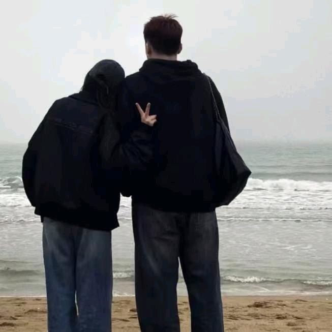 抱 着 菠 萝 跑 🍍