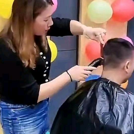 千度周姐理发师