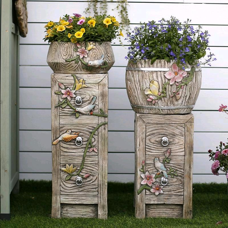 背着双肩包的路上