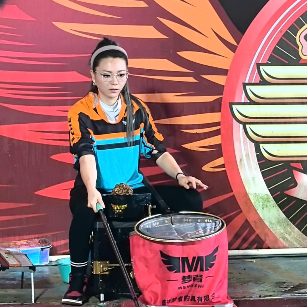 爱钓鱼的大露露🎣