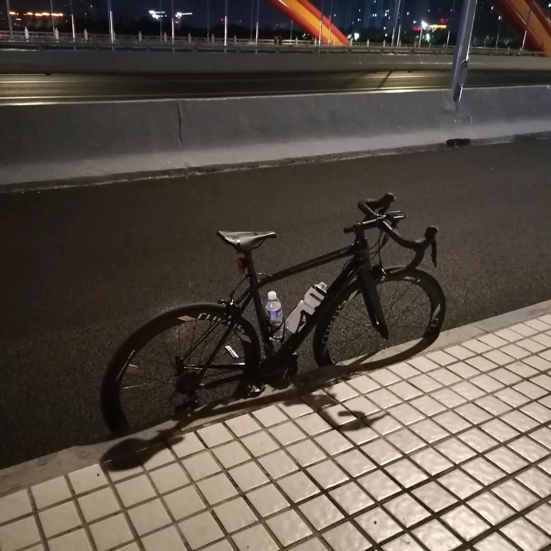 佛山雨骑扎胎哥