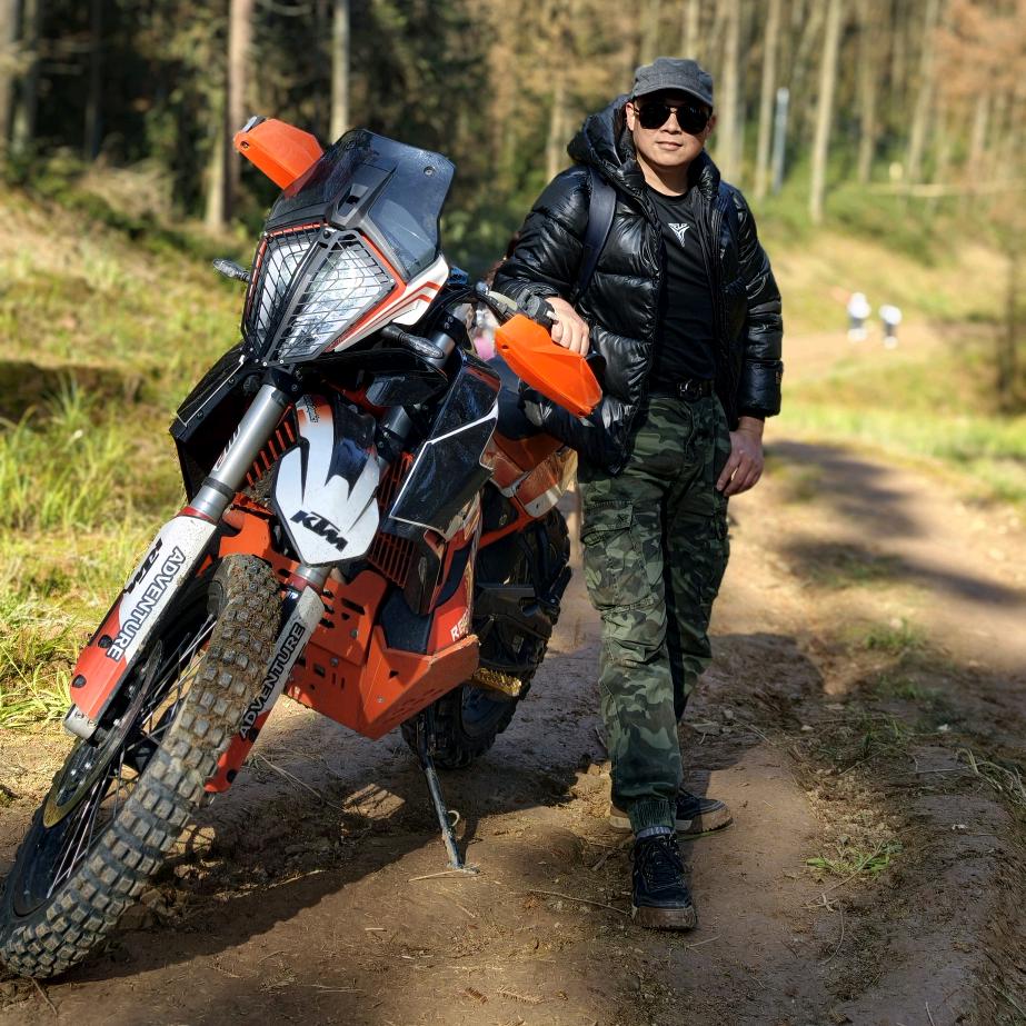 登山协会户外指导员黑鹰户外总领队（凯哥）