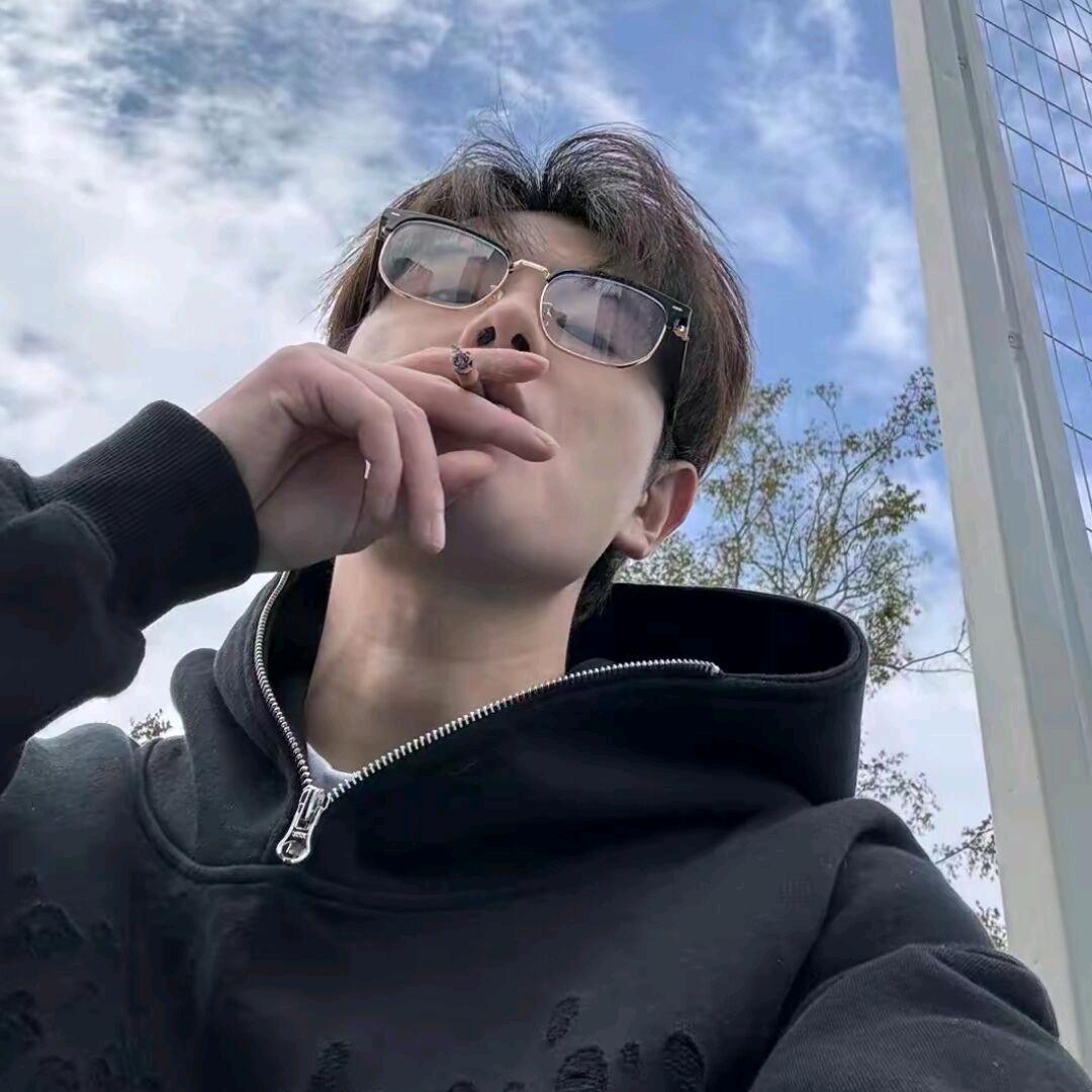 半杯冰美式~