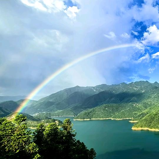 蓝天☀️☁️彩虹🌈