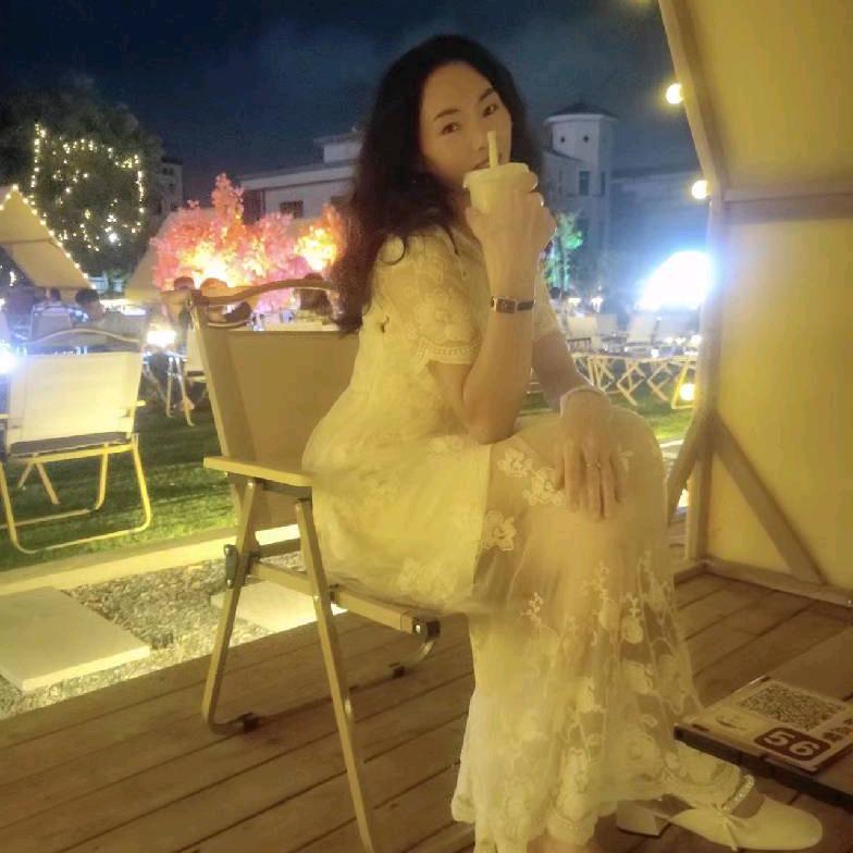 东方批发黄金珠宝丽姐（大姐）