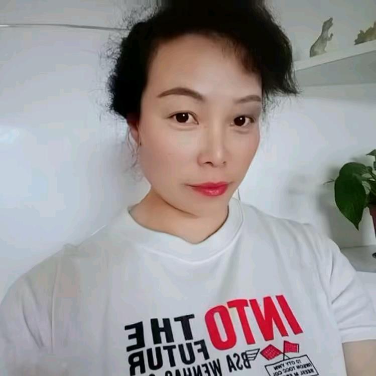 何姐  农资农具五金杂货店