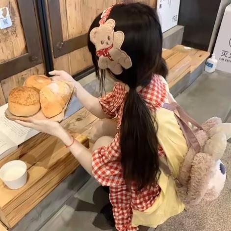 妍...