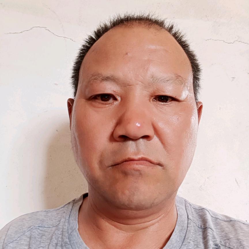 李伟