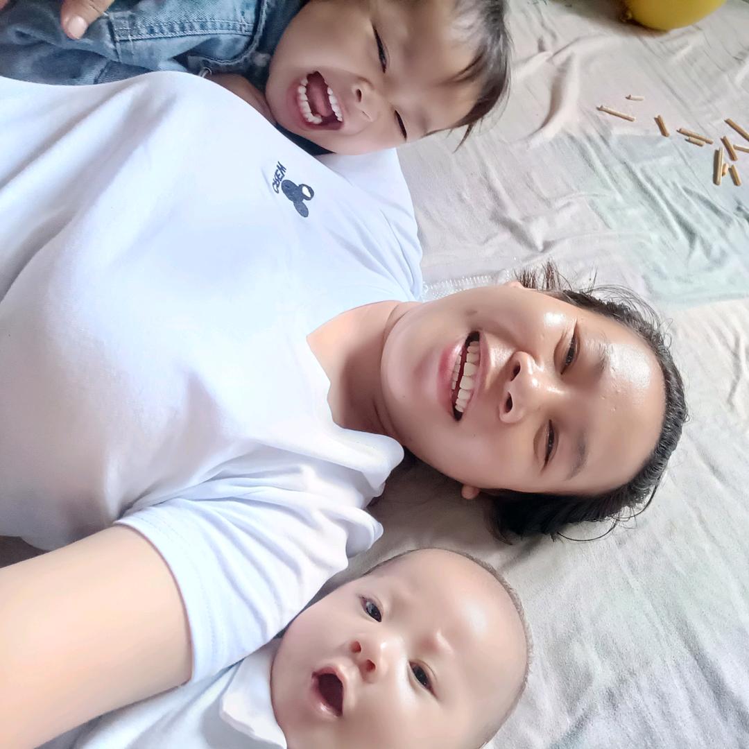 陪着小白老公练摊