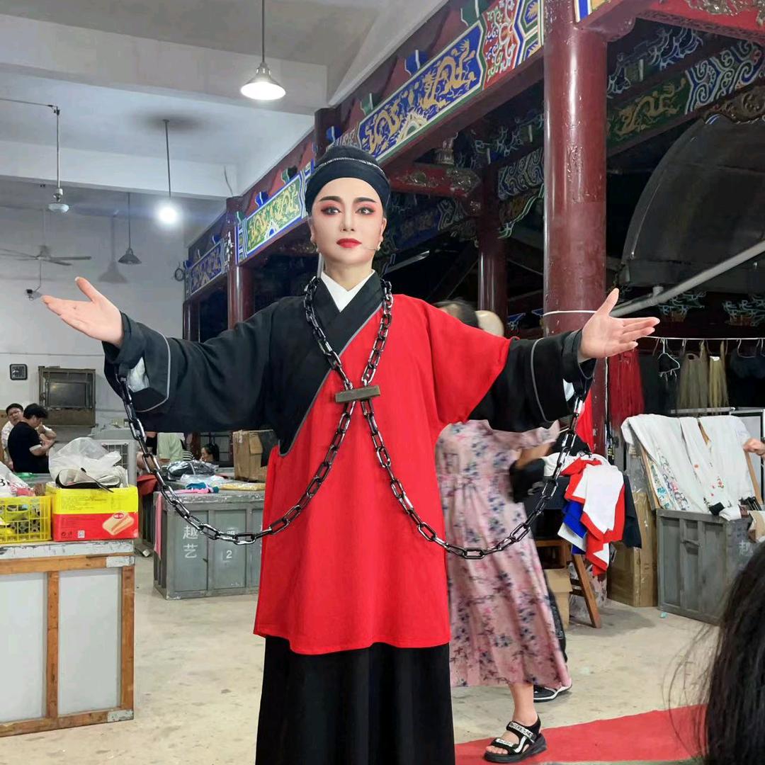 木 木  林