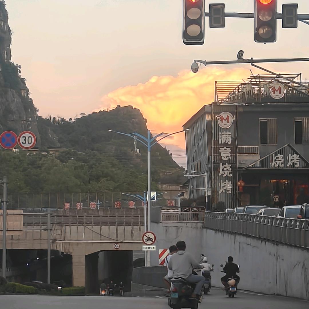 盈月