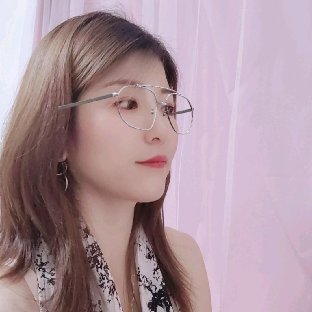 小莉莉女装👗