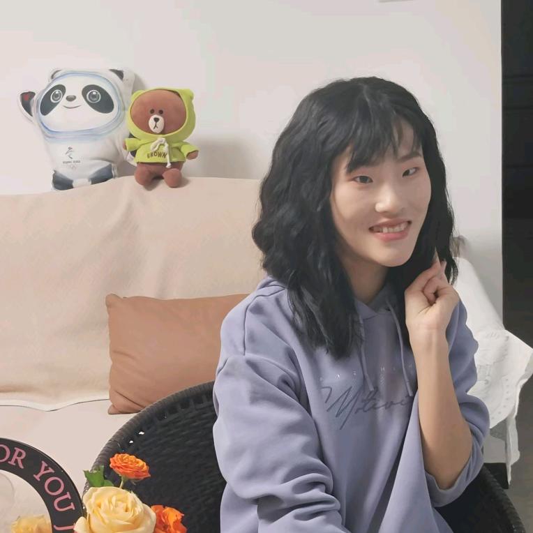 小凡妹妹🍀  折翼小可爱
