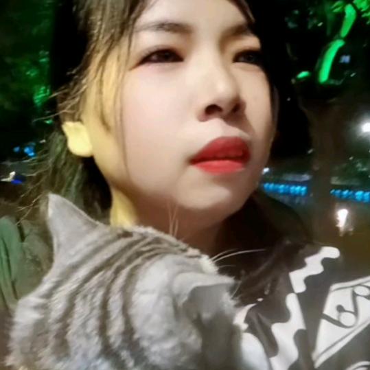嘻嘻〈🎤〉