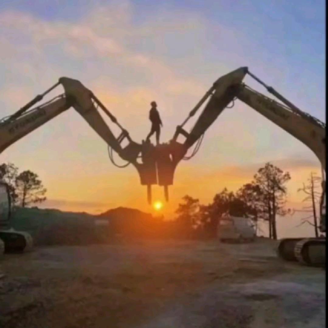 ꧔ꦿᩍ一个人ᥫ᭡撑伞