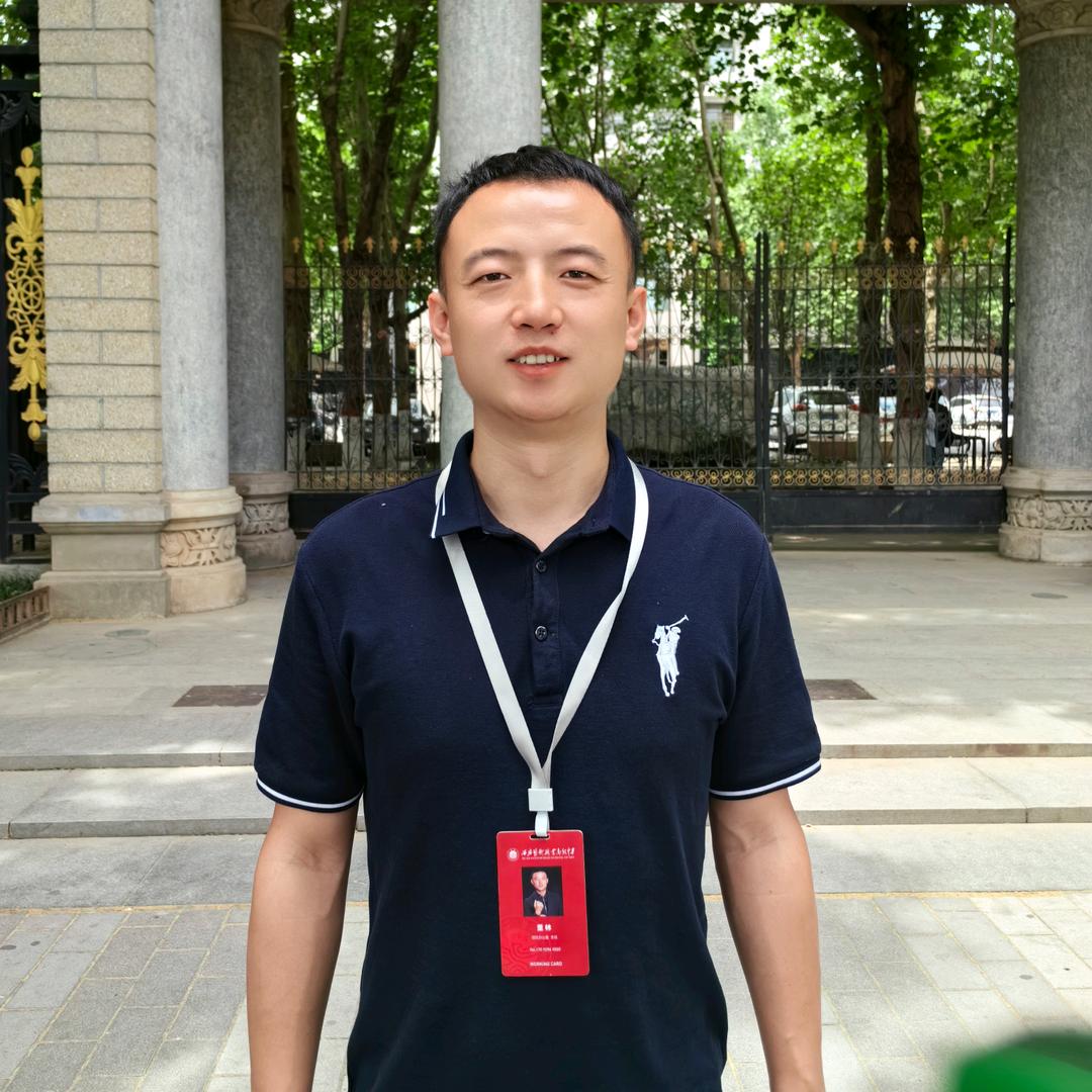 西安艺术高中董主任