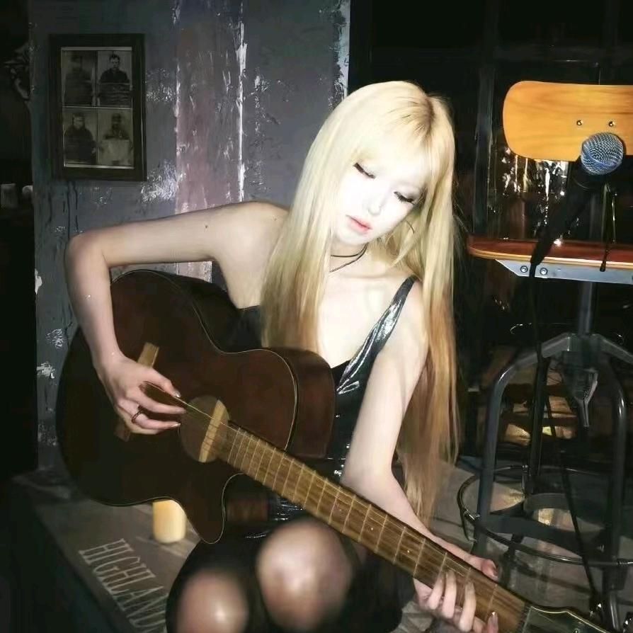 小文早点睡🎸🦋