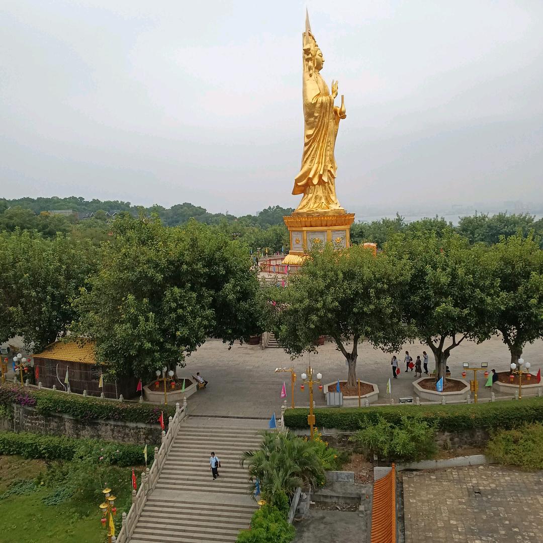 秋水共长天一色