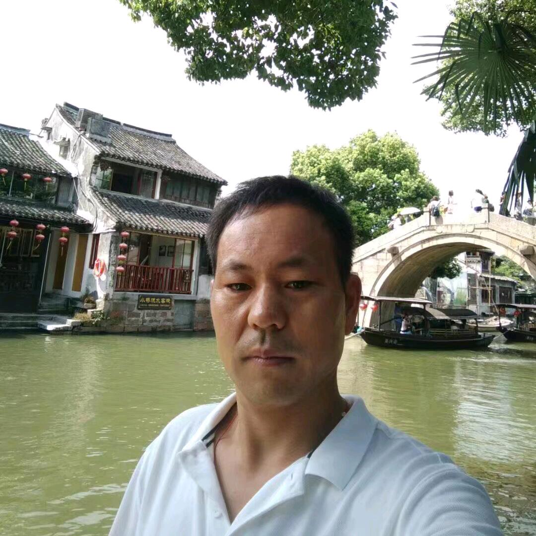 幸福一家人。