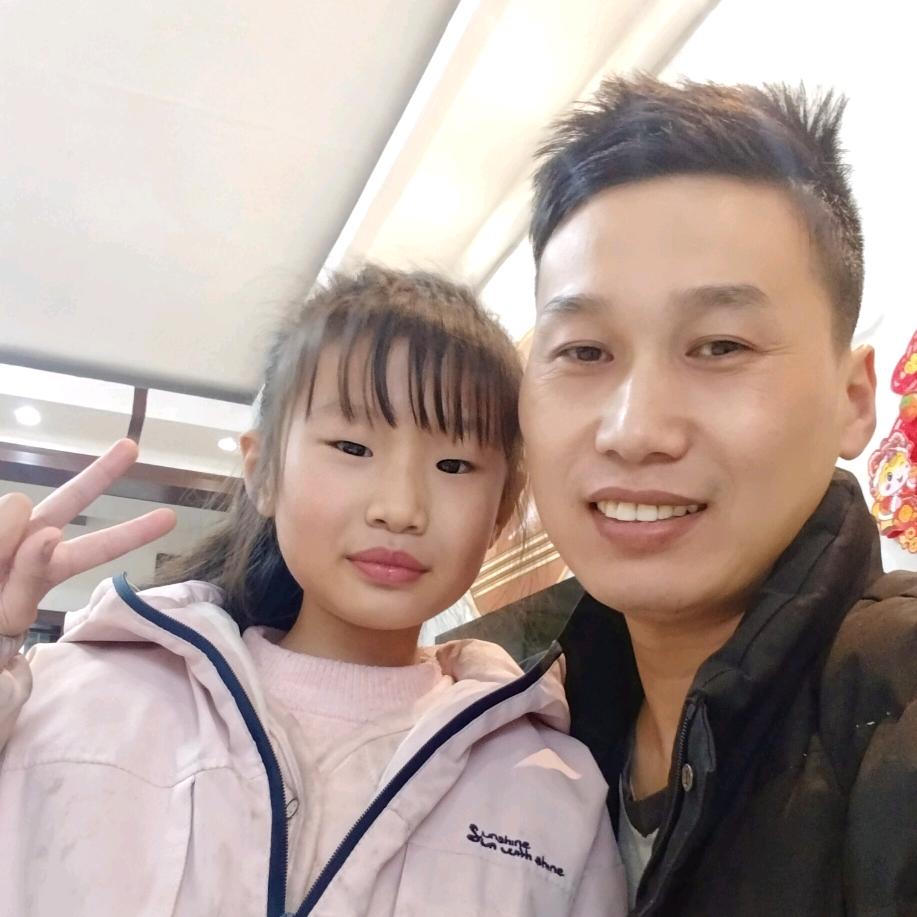 阳光老爸带女娃