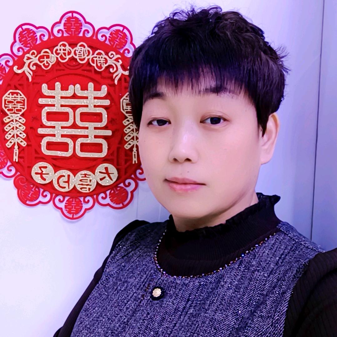 爱笑爱唱歌的我