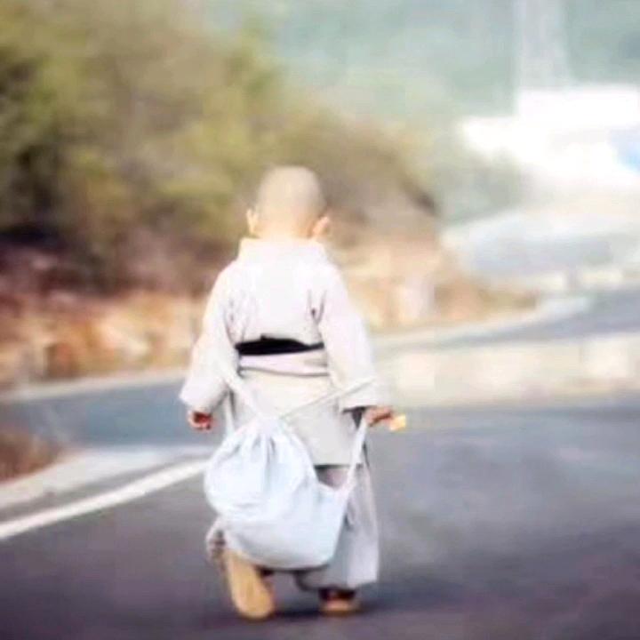 王***