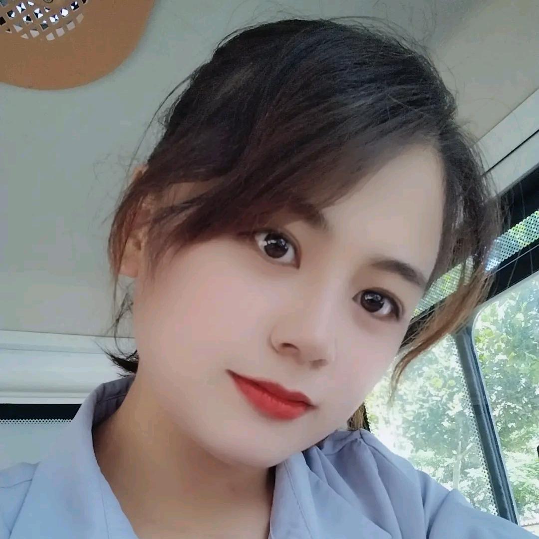 爱笑的小姐姐