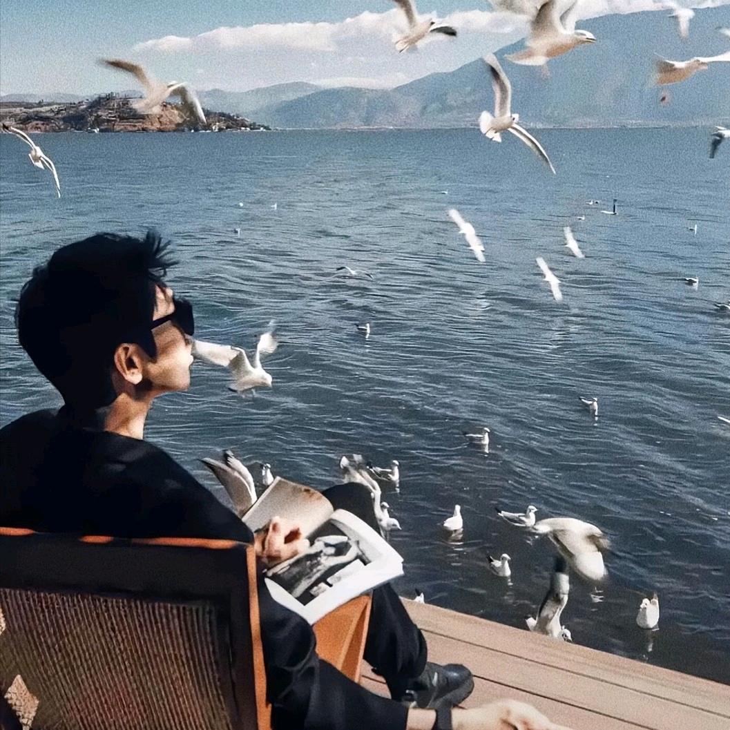 少年空留一丝愁