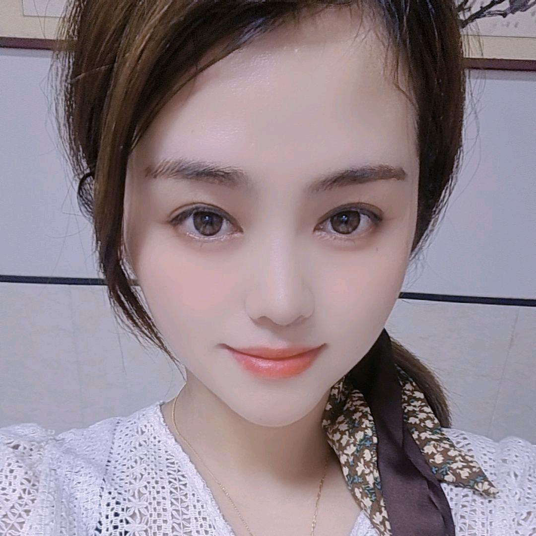 山亭鑫源炒鸡店老板娘