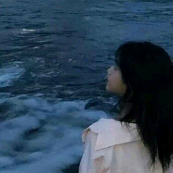 只饮烈酒不谈过往