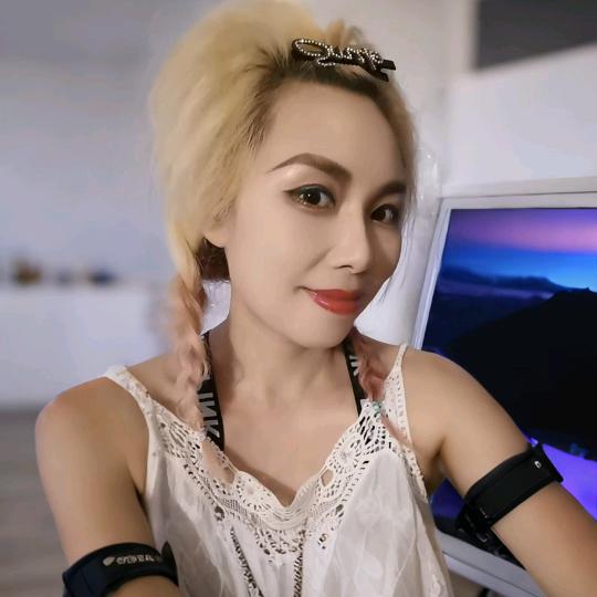 华   丽  服饰