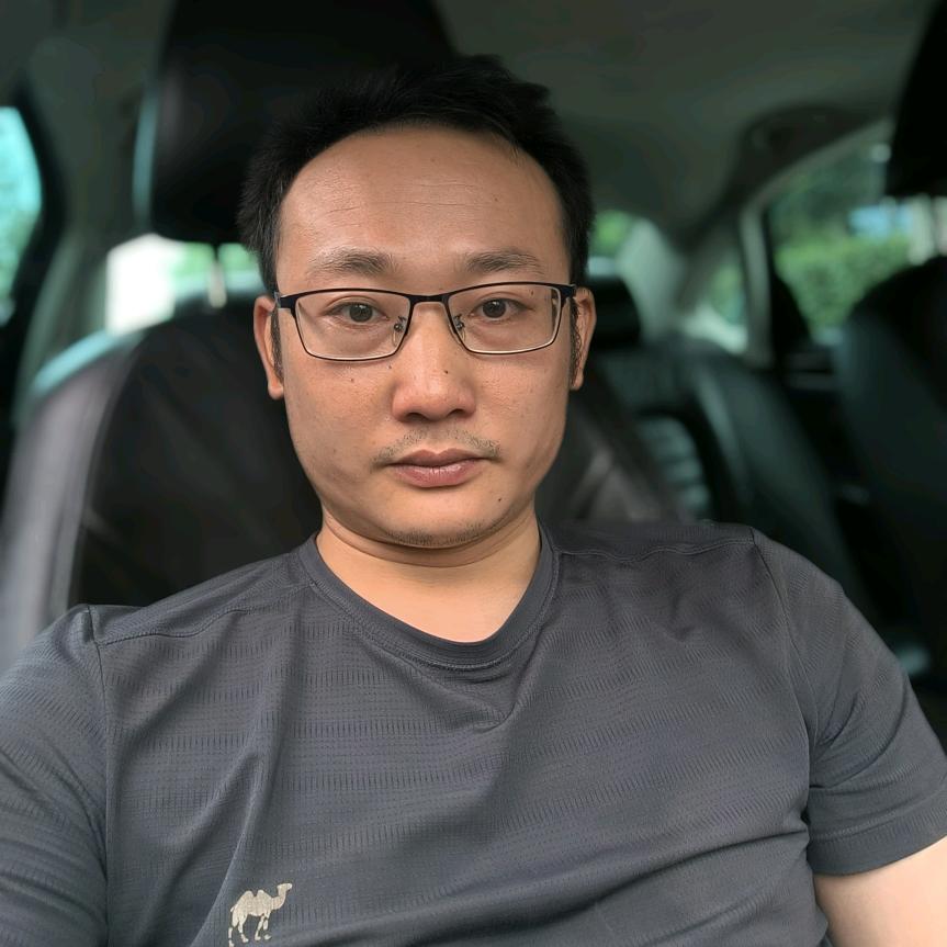 晓看花弄影