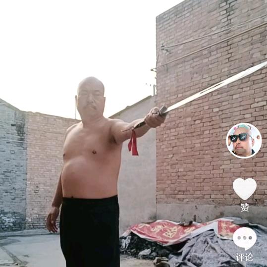 樊总发发发，热爱祖国与人民，仗义走天涯。