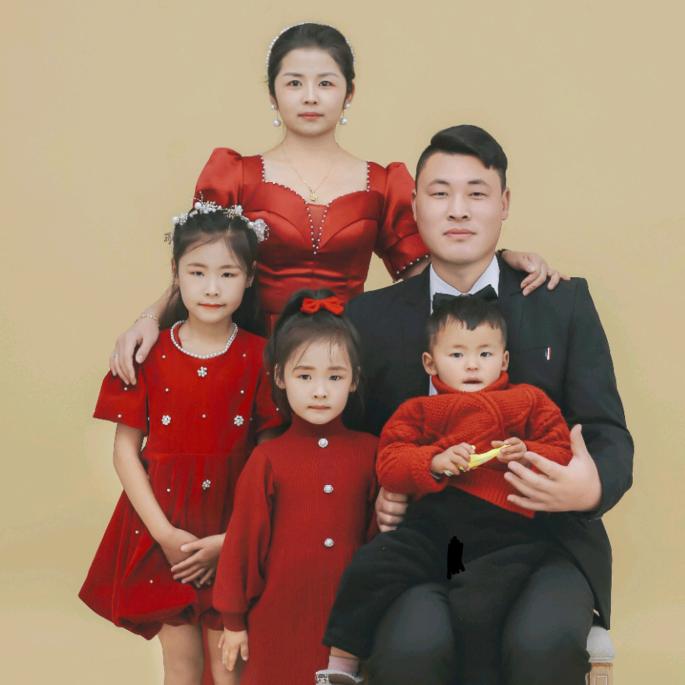 张堤鹏弟麻辣烫  植衣卫校服净批发➕零售