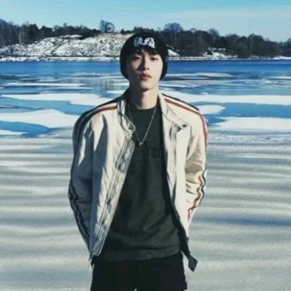 羑