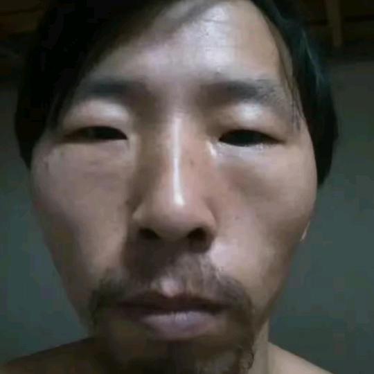 把你拍湿哒🤤给网恋对象漏牛汁被录屏曝光
