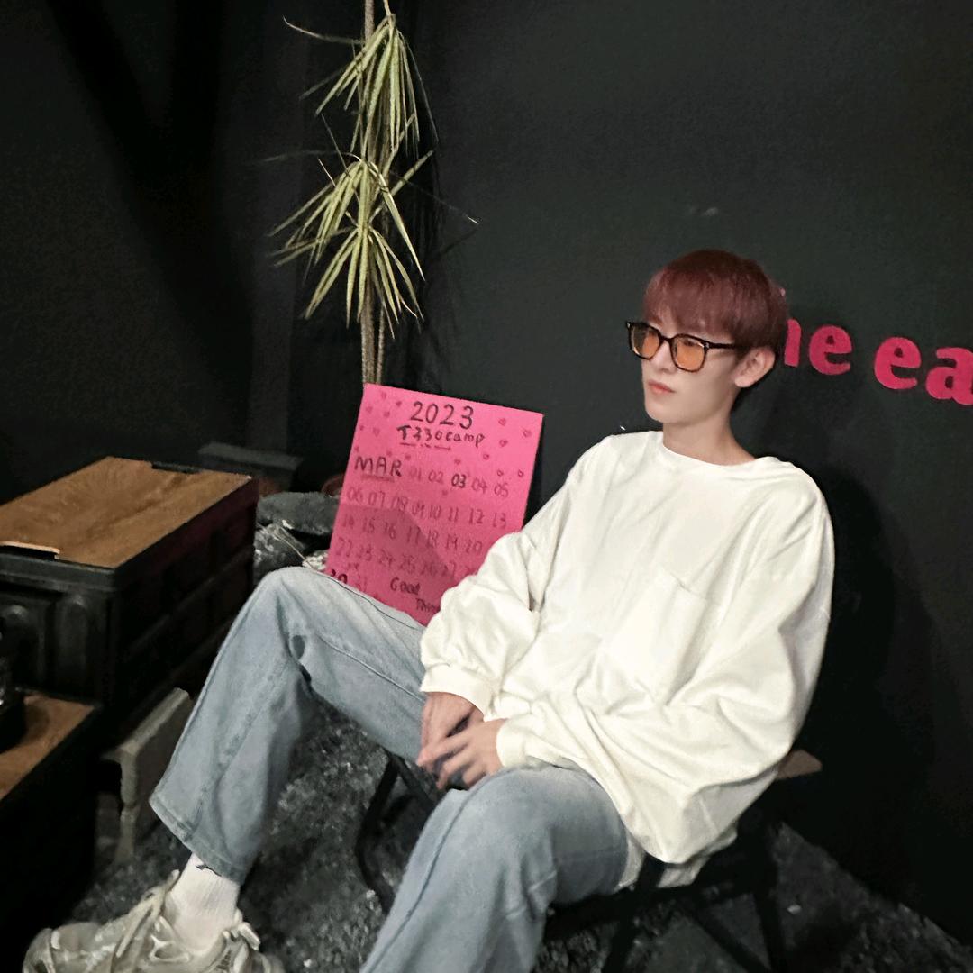 老婆出轨，被迫藏在床下偷听